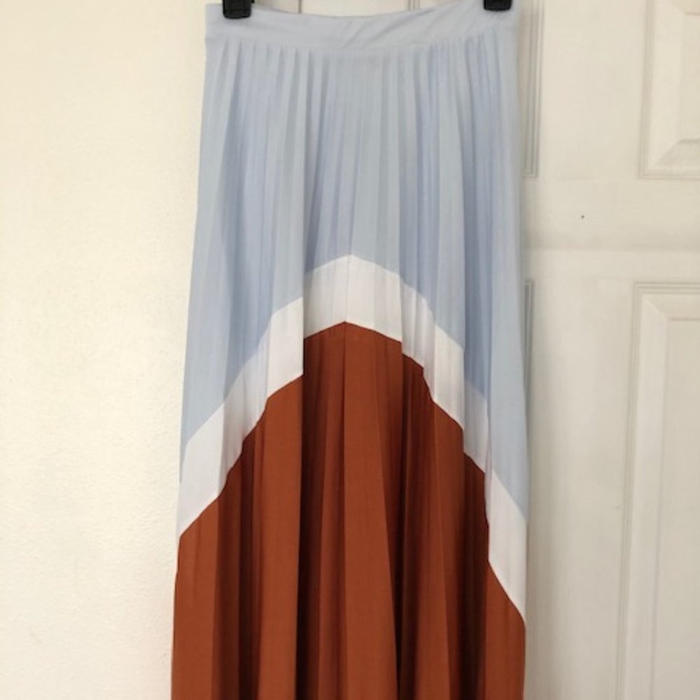 Pleated midi skirt